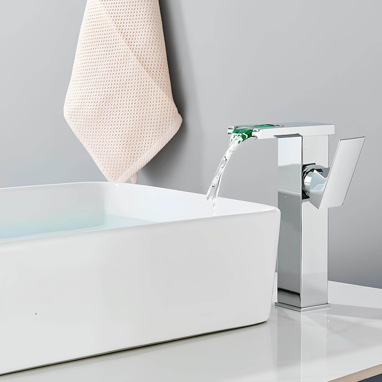 Robinet cascade : comment le choisir pour une salle de bain qui a du caractère ? Image