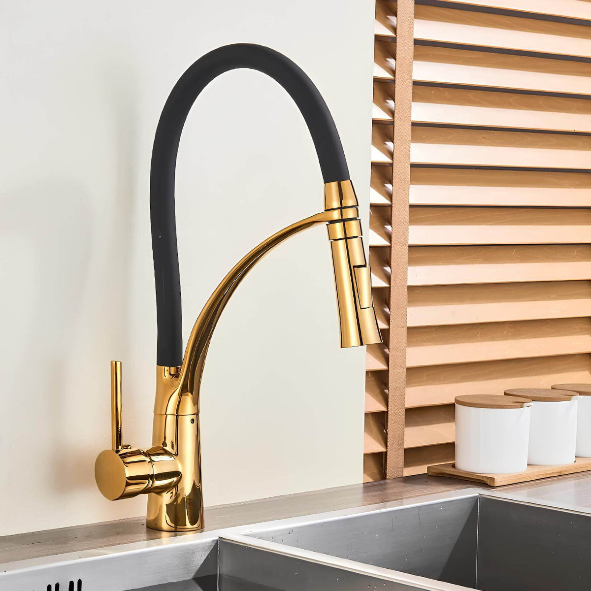Robinet cuisine en laiton - mitigeur avec douchette extractible et bec orientable - Or