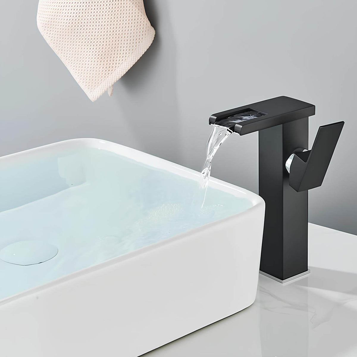 Robinet cascade - LED autonome - Noir et Or