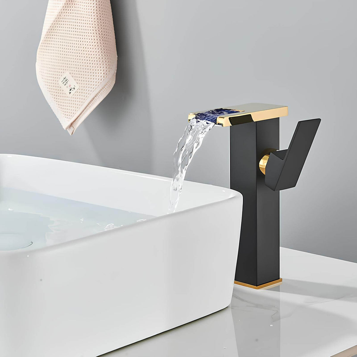 Robinet cascade - LED autonome - Blanc et Or