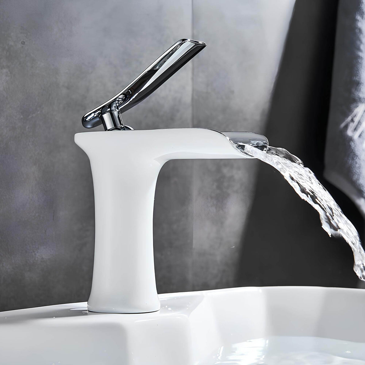 Robinet cascade de lavabo en laiton - Chrome