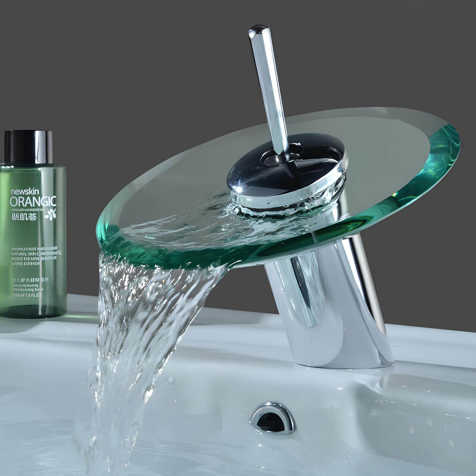Robinet cascade rond en verre transparent