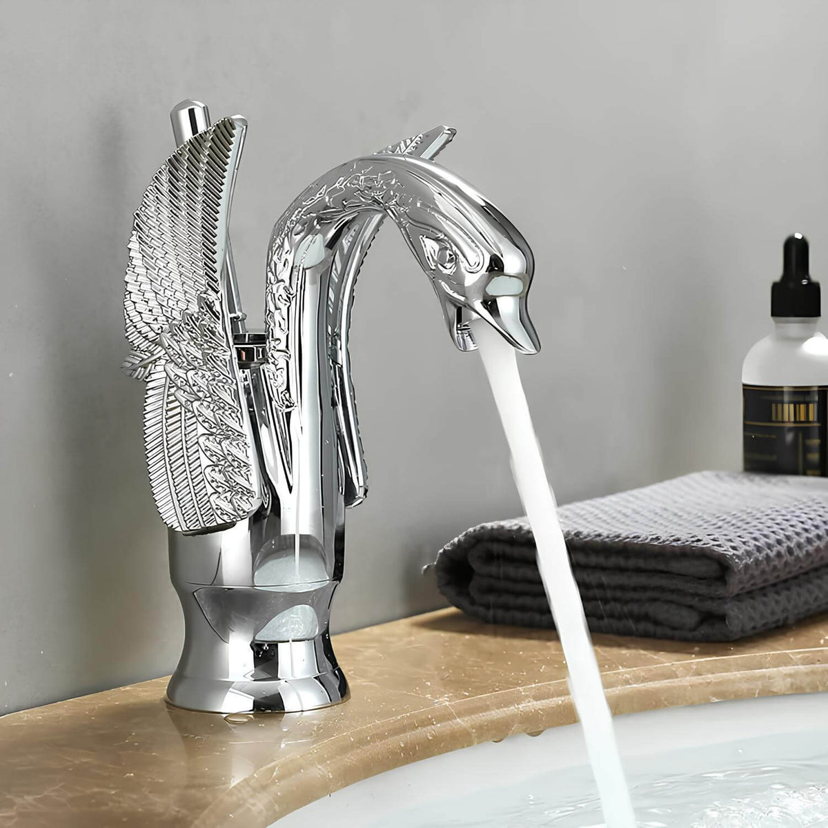Robinet lavabo en forme de cygne - Or brossé
