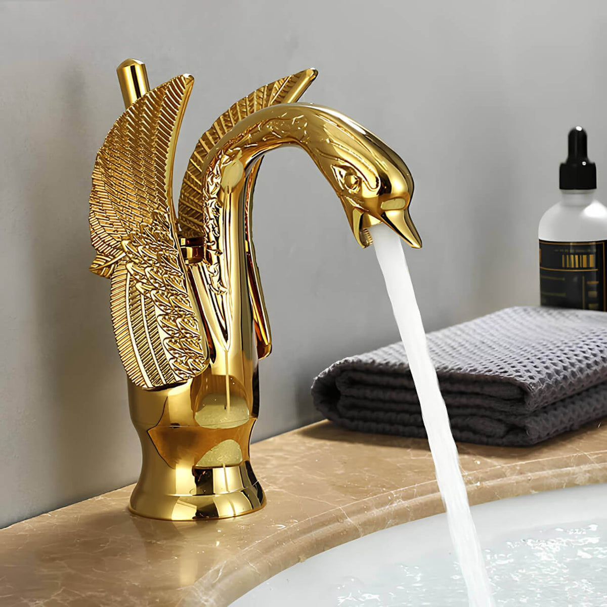 Robinet lavabo en forme de cygne - Or brossé