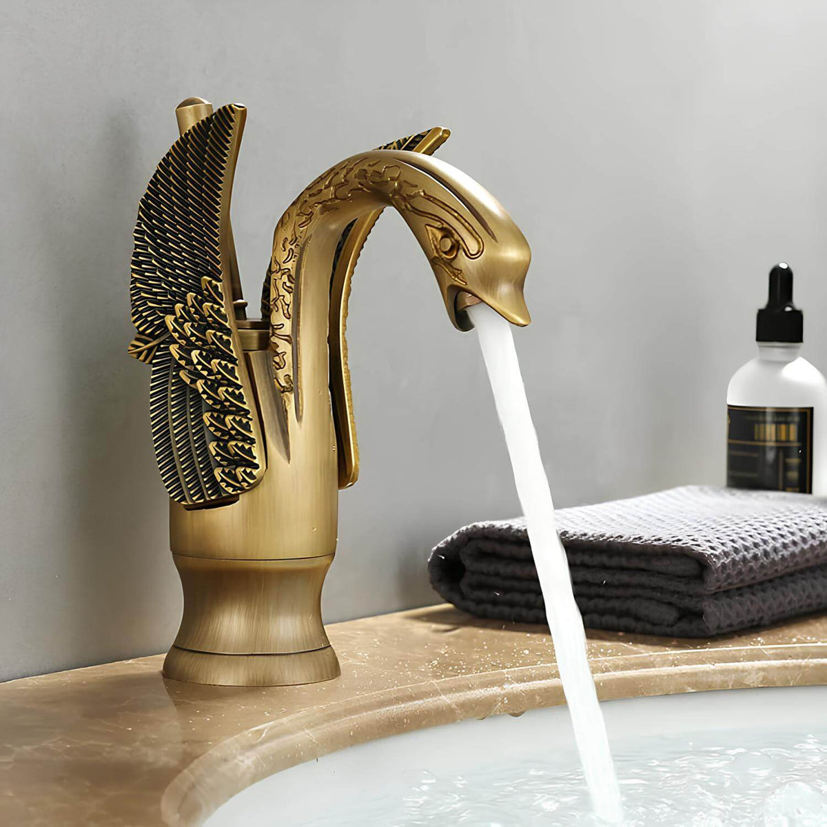 Robinet lavabo en forme de cygne - Or