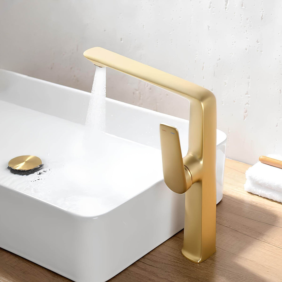 Robinet lavabo haut - mitigeur design à bec allongé - Or brossé