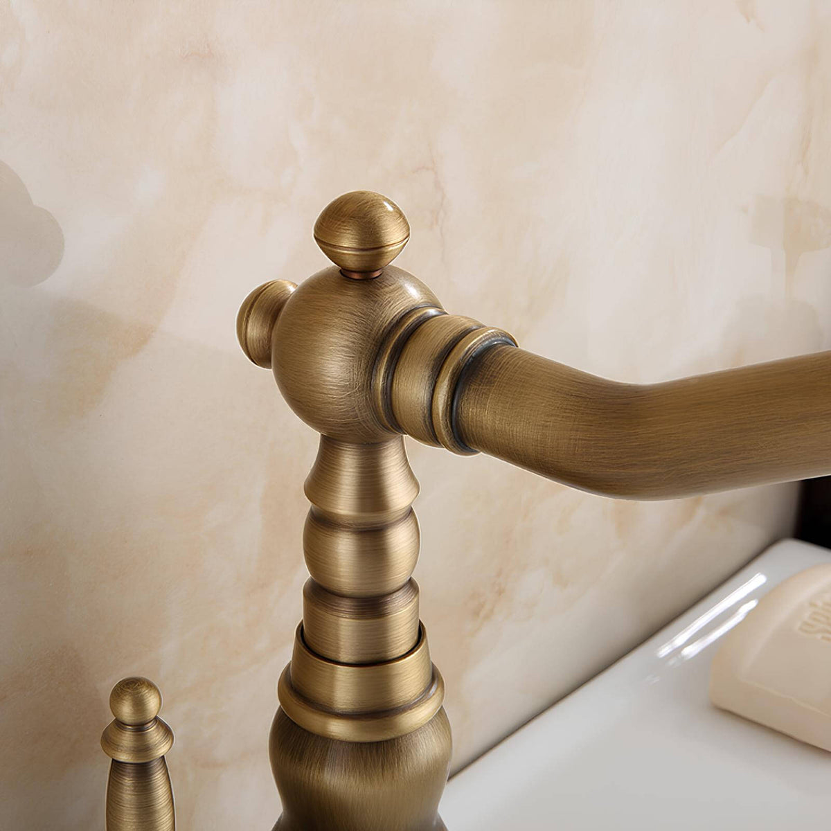 Robinet vasque rotatif en laiton style antique - Moyen