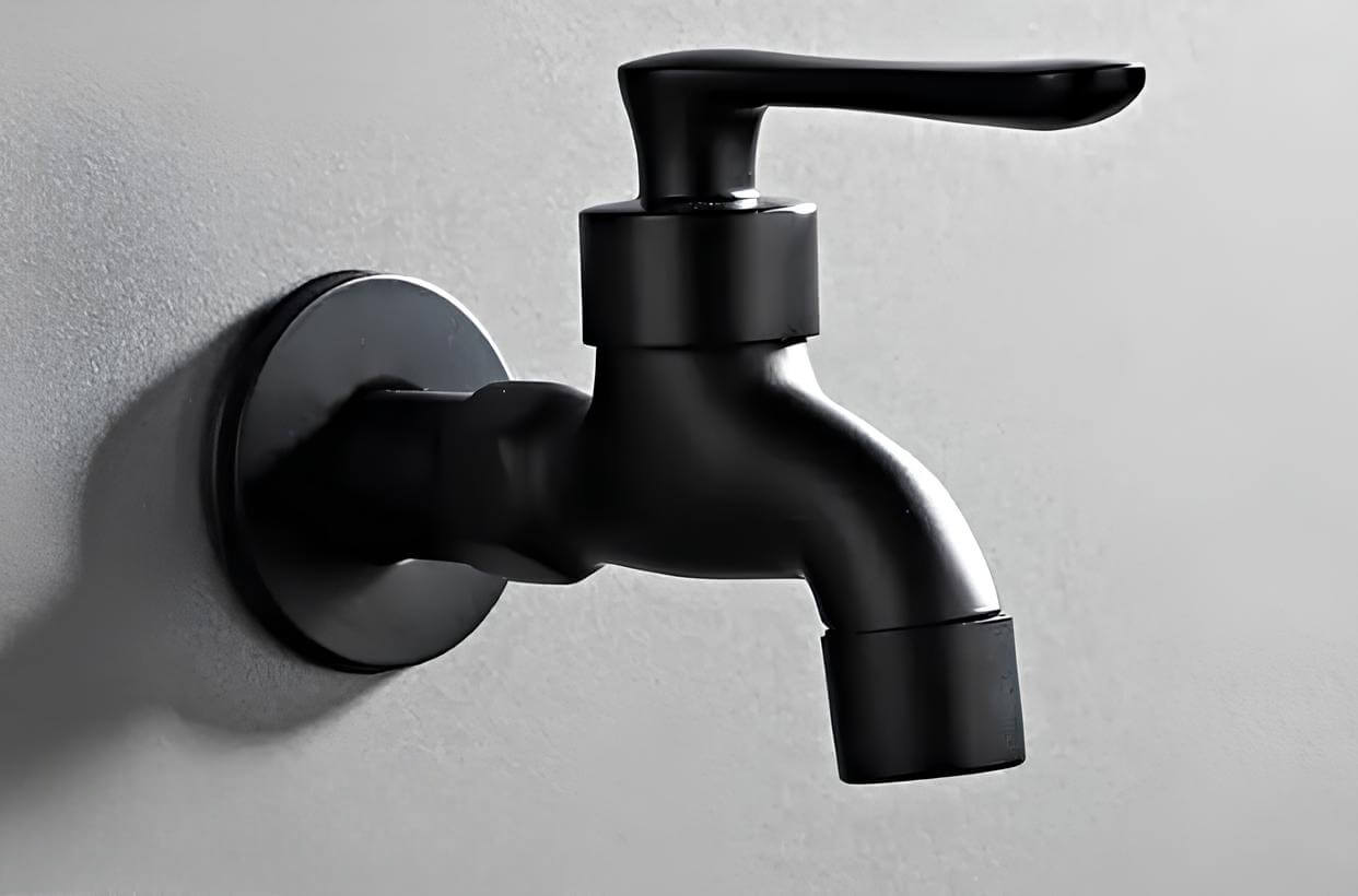Robinet mural d'extérieur noir eau froide